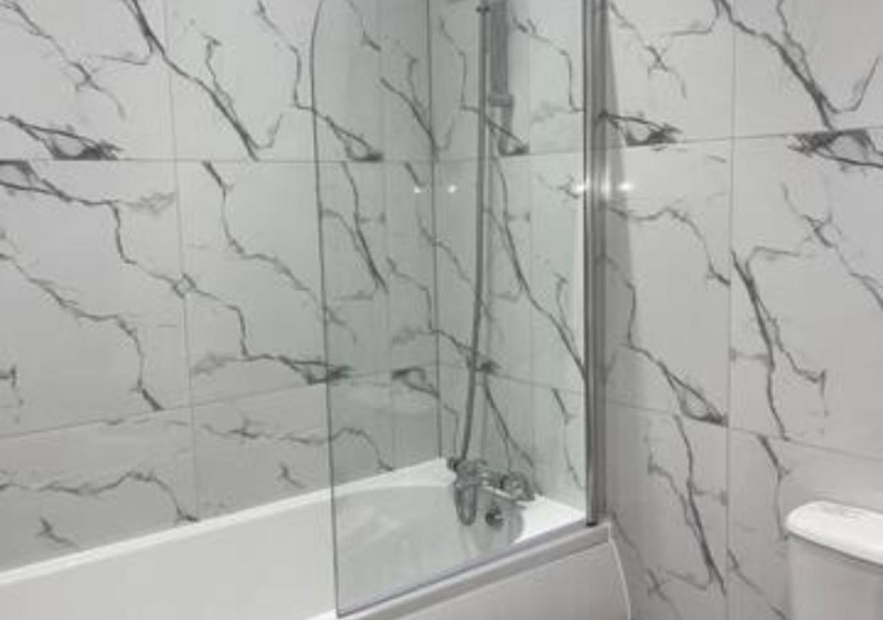 2 Bedroom Apartment - Flitwick - Contractor Friendly - Tourist Ready - Full Kitchen - Wifi - Smart Tv - Sofa Bed - Free Parking - Ideal For Short Or Long Stays Exterior foto